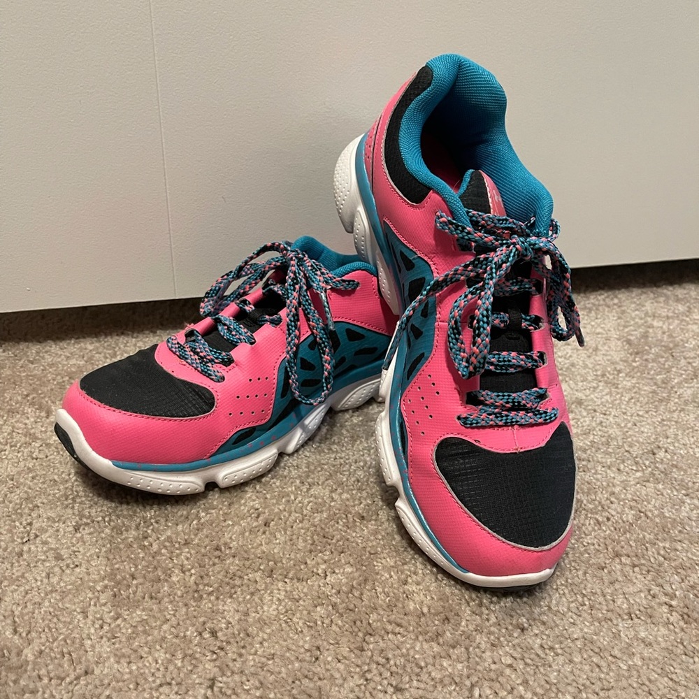 UNDER ARMOUR Shoes (7Y)
